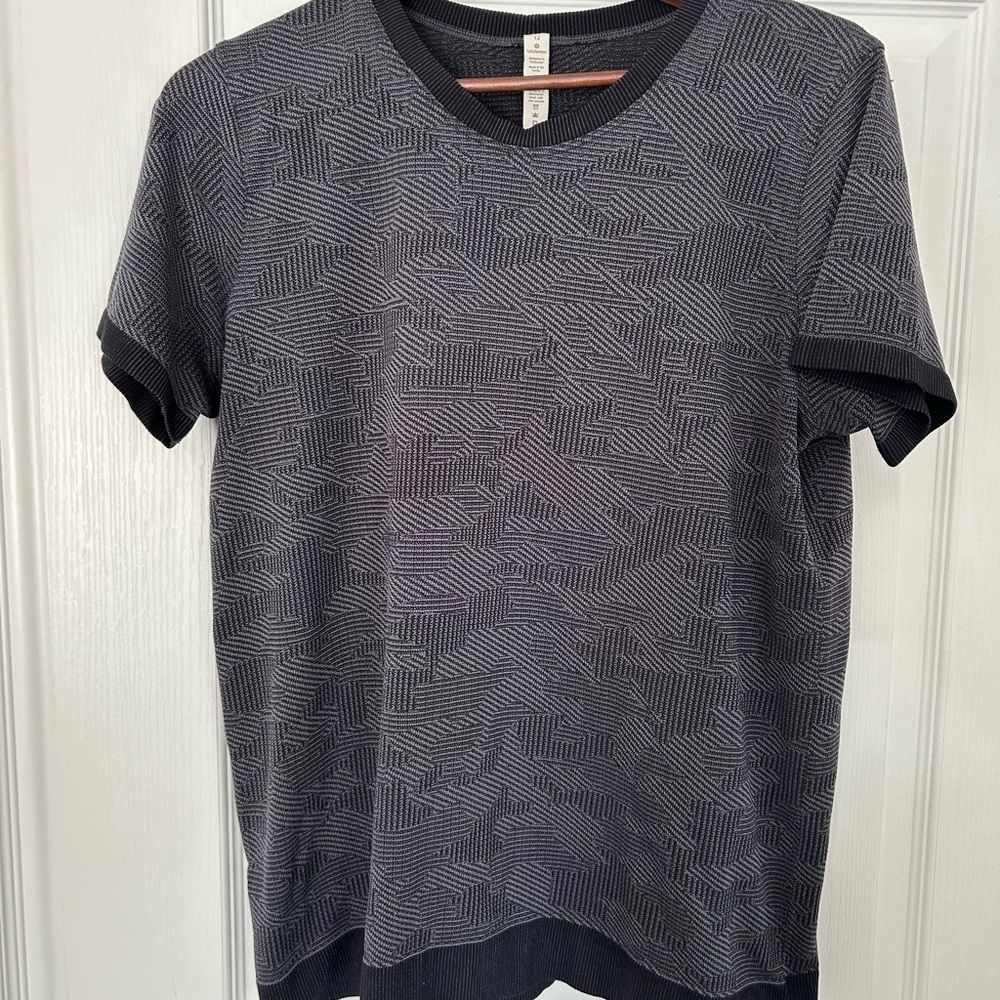 Lululemon Athletica Black and Gray Camo pattern Top